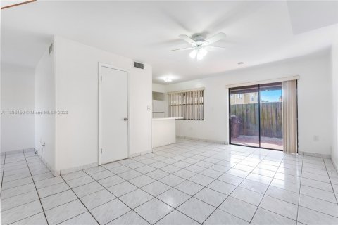 Condominio en venta en Hialeah Gardens, Florida, 3 dormitorios, 109.81 m2 № 920665 - foto 16