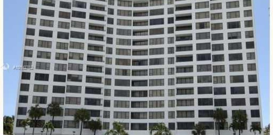 Condominio en Hollywood, Florida, 1 dormitorio  № 7545