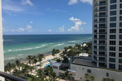 Condominio en alquiler en Hollywood, Florida, 1 dormitorio, 79.9 m2 № 7545 - foto 8