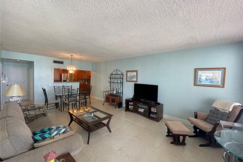 Copropriété à louer à Hollywood, Floride: 1 chambre, 79.9 m2 № 7545 - photo 3