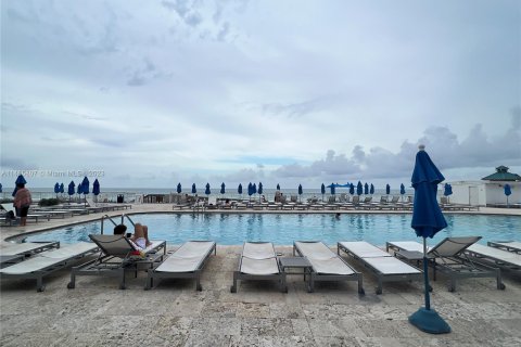 Hotel en venta en Sunny Isles Beach, Florida, 33.44 m2 № 759675 - foto 9