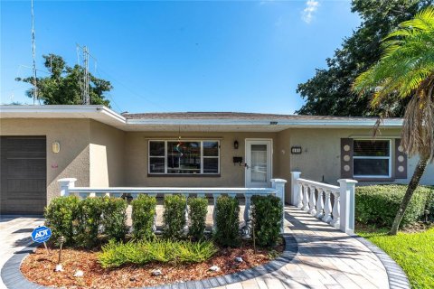 Casa en venta en Saint Petersburg, Florida, 3 dormitorios, 164.25 m2 № 1326234 - foto 3