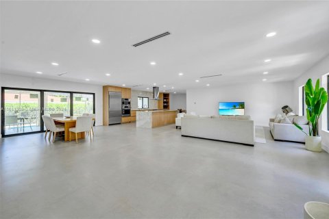 Casa en venta en Pinecrest, Florida, 5 dormitorios, 304.72 m2 № 1233432 - foto 9