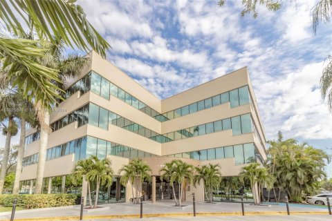 Propiedad comercial en venta en Pembroke Pines, Florida № 1271523 - foto 1