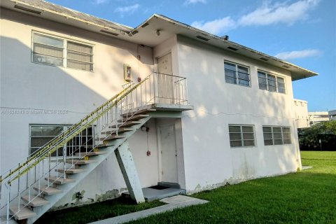 Condo in Miami, Florida, 1 bedroom  № 1270879 - photo 16