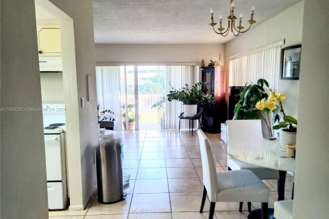 Condo in Miami, Florida, 1 bedroom  № 1270879 - photo 8