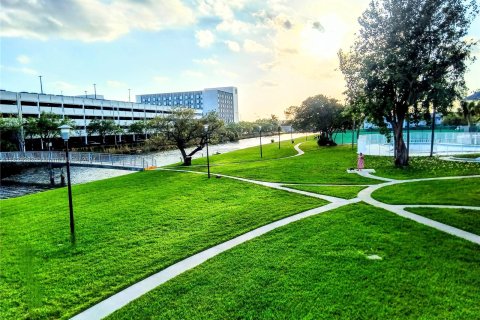 Condo in Miami, Florida, 1 bedroom  № 1270879 - photo 12