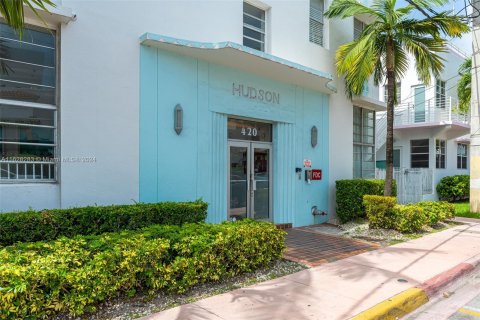 Condo in Miami Beach, Florida, 1 bedroom  № 1291570 - photo 25