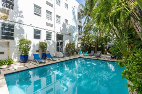 Condo in Miami Beach, Florida, 1 bedroom  № 1291570 - photo 20