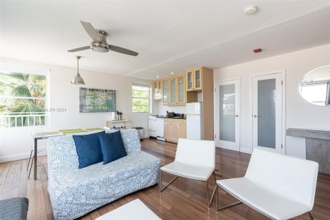 Condo in Miami Beach, Florida, 1 bedroom  № 1291570 - photo 11