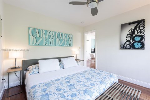 Condo in Miami Beach, Florida, 1 bedroom  № 1291570 - photo 16