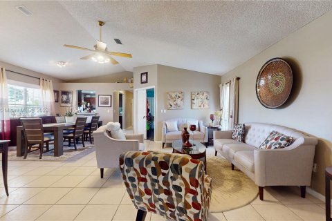 Casa en venta en Homestead, Florida, 3 dormitorios, 138.24 m2 № 783697 - foto 4