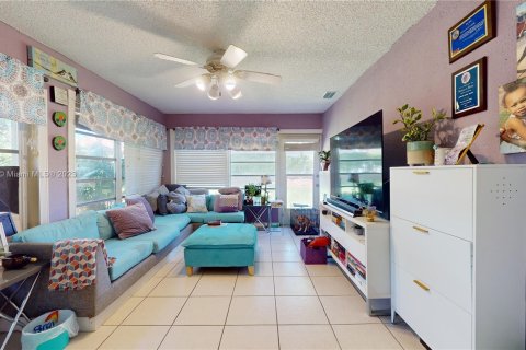 House in Homestead, Florida 3 bedrooms, 138.24 sq.m. № 783697 - photo 13