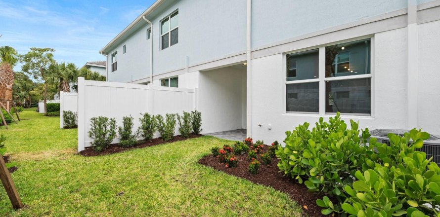 Townhouse in Deerfield Beach, Florida 3 bedrooms, 176.05 sq.m. № 1154294