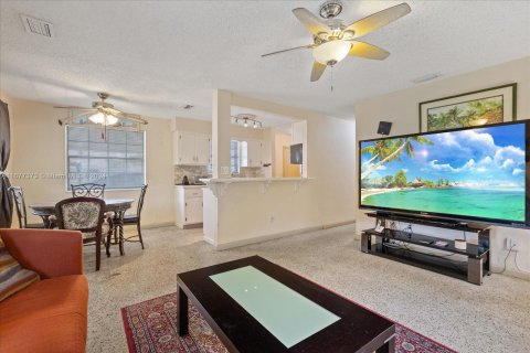 House in Miami, Florida 2 bedrooms, 100.15 sq.m. № 1404343 - photo 14