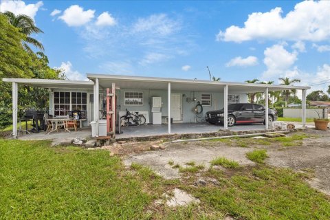 House in Miami, Florida 2 bedrooms, 100.15 sq.m. № 1404343 - photo 30