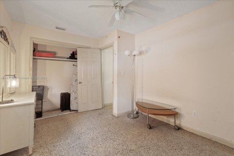 House in Miami, Florida 2 bedrooms, 100.15 sq.m. № 1404343 - photo 19