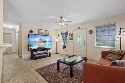 House in Miami, Florida 2 bedrooms, 100.15 sq.m. № 1404343 - photo 15