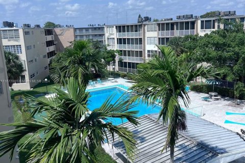 Copropriété à vendre à Miami, Floride: 2 chambres, 122.17 m2 № 1404249 - photo 15