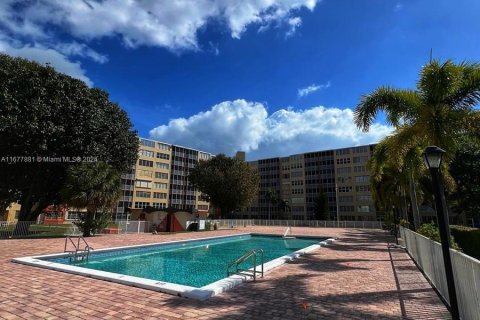 Condominio en venta en Miami, Florida, 2 dormitorios, 122.17 m2 № 1404249 - foto 14