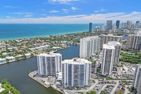 Condominio en venta en Aventura, Florida, 2 dormitorios, 112.78 m2 № 1404344 - foto 3