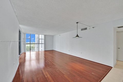 Condominio en venta en Aventura, Florida, 2 dormitorios, 112.78 m2 № 1404344 - foto 17