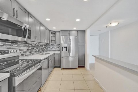 Condo in Aventura, Florida, 2 bedrooms  № 1404344 - photo 7