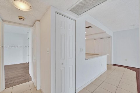 Condo in Aventura, Florida, 2 bedrooms  № 1404344 - photo 26