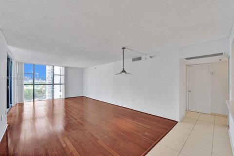 Condo in Aventura, Florida, 2 bedrooms  № 1404344 - photo 16