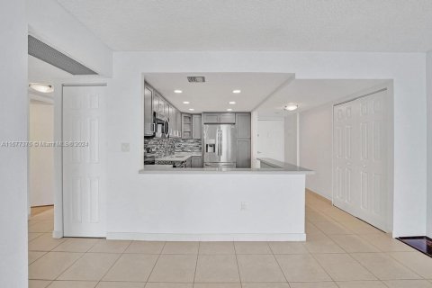 Condo in Aventura, Florida, 2 bedrooms  № 1404344 - photo 14