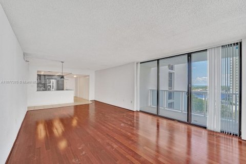 Condo in Aventura, Florida, 2 bedrooms  № 1404344 - photo 24