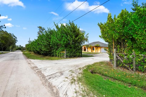 House in Jupiter, Florida 4 bedrooms, 199.83 sq.m. № 1182972 - photo 1