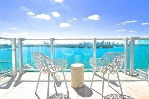 Condominio en venta en Miami Beach, Florida, 1 dormitorio, 64.66 m2 № 17645 - foto 1