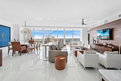 Condominio en venta en Miami Beach, Florida, 3 dormitorios, 199.28 m2 № 1372871 - foto 1