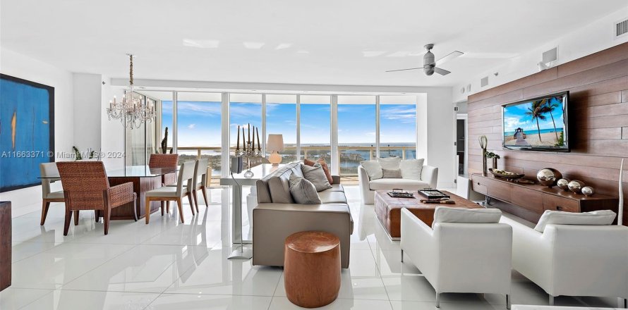 Condominio en Miami Beach, Florida, 3 dormitorios  № 1372871