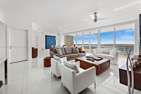 Condo in Miami Beach, Florida, 3 bedrooms  № 1372871 - photo 2