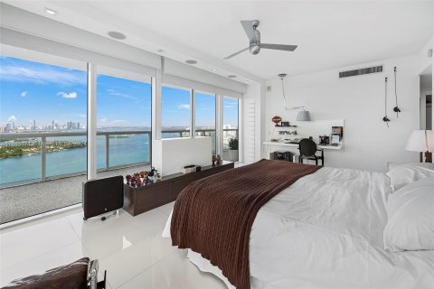 Condo in Miami Beach, Florida, 3 bedrooms  № 1372871 - photo 19