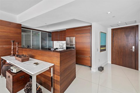 Condo in Miami Beach, Florida, 3 bedrooms  № 1372871 - photo 13