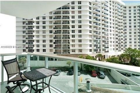 Condominio en venta en Hollywood, Florida, 2 dormitorios, 114.83 m2 № 1372872 - foto 8