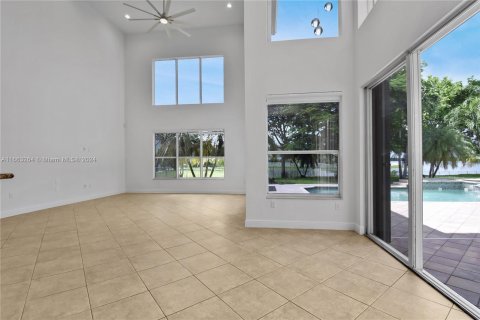 Villa ou maison à vendre à Miramar, Floride: 5 chambres, 312.24 m2 № 1372830 - photo 12