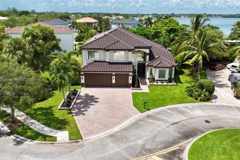 Villa ou maison à vendre à Miramar, Floride: 5 chambres, 312.24 m2 № 1372830 - photo 5