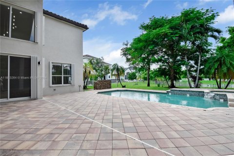 Villa ou maison à vendre à Miramar, Floride: 5 chambres, 312.24 m2 № 1372830 - photo 2