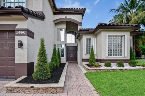 Casa en venta en Miramar, Florida, 5 dormitorios, 312.24 m2 № 1372830 - foto 6