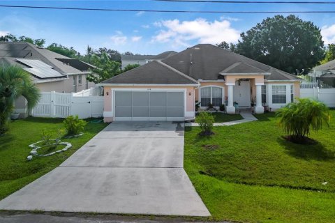 House in Kissimmee, Florida 4 bedrooms, 193.33 sq.m. № 1296875 - photo 1