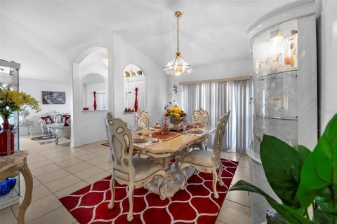 Villa ou maison à vendre à Kissimmee, Floride: 4 chambres, 193.33 m2 № 1296875 - photo 12