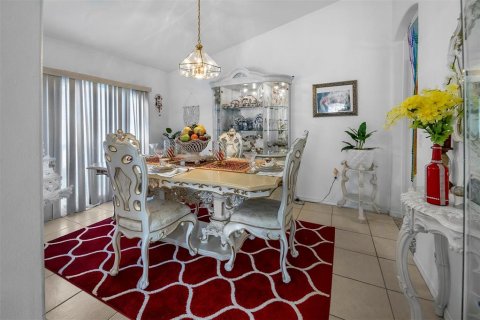 Casa en venta en Kissimmee, Florida, 4 dormitorios, 193.33 m2 № 1296875 - foto 13