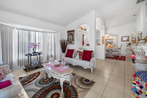 Villa ou maison à vendre à Kissimmee, Floride: 4 chambres, 193.33 m2 № 1296875 - photo 10