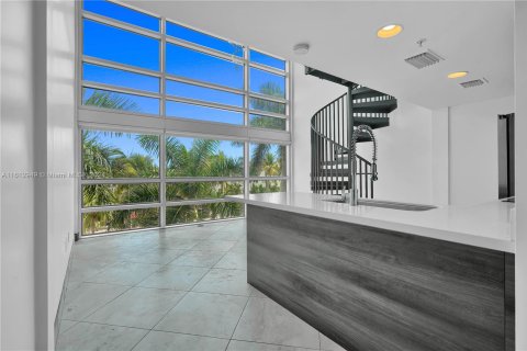 Condominio en venta en Miami Beach, Florida, 2 dormitorios, 88.44 m2 № 1236467 - foto 3