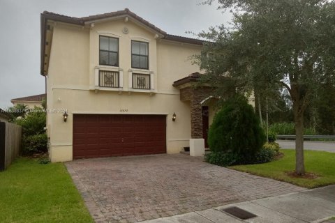 House in Miami, Florida 4 bedrooms, 245.26 sq.m. № 1316049 - photo 4