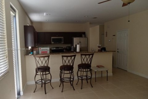 House in Miami, Florida 4 bedrooms, 245.26 sq.m. № 1316049 - photo 7